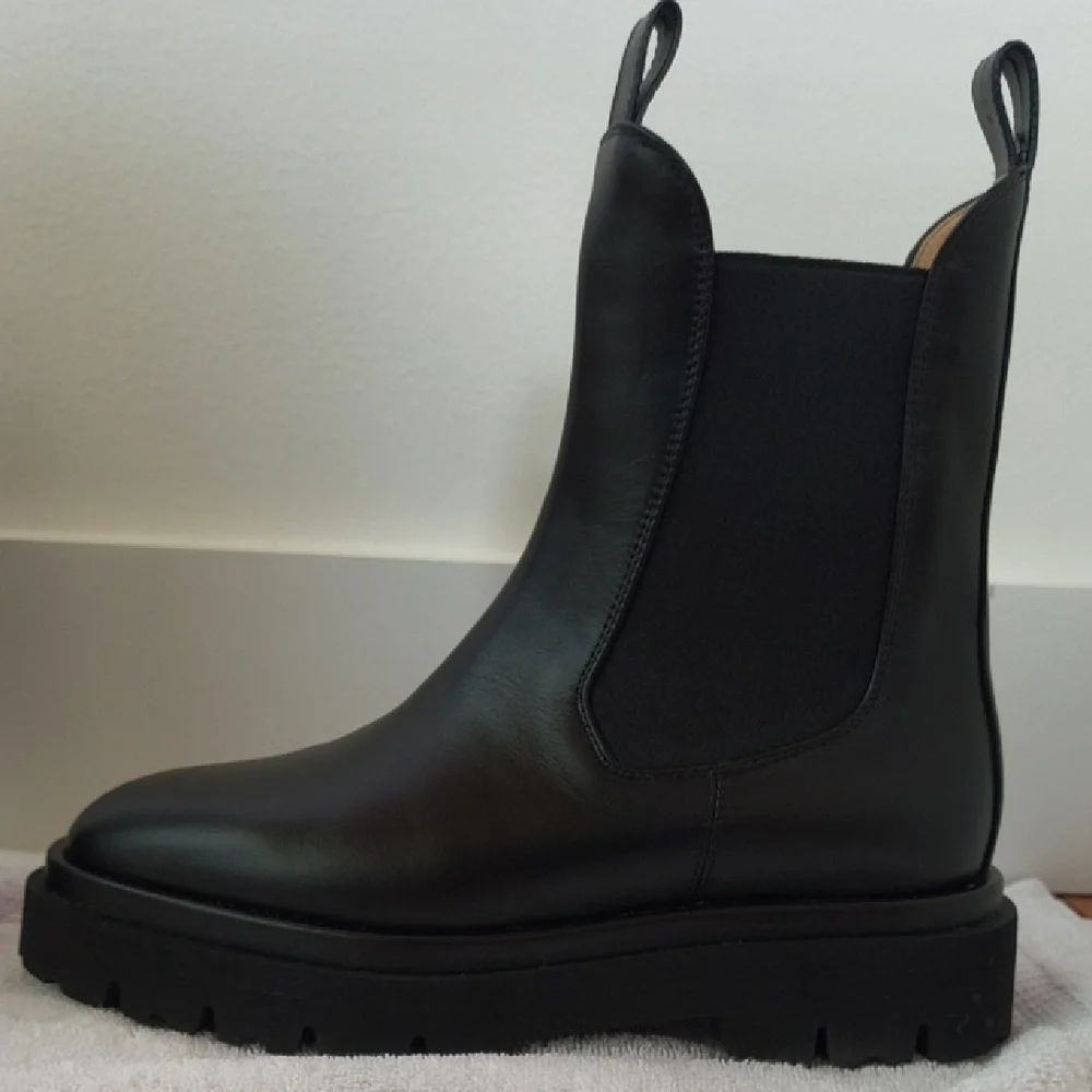 Dear Frances Tony Black Leather Ankle Chelsea Boots, Size 37 - Picture 4 of 11